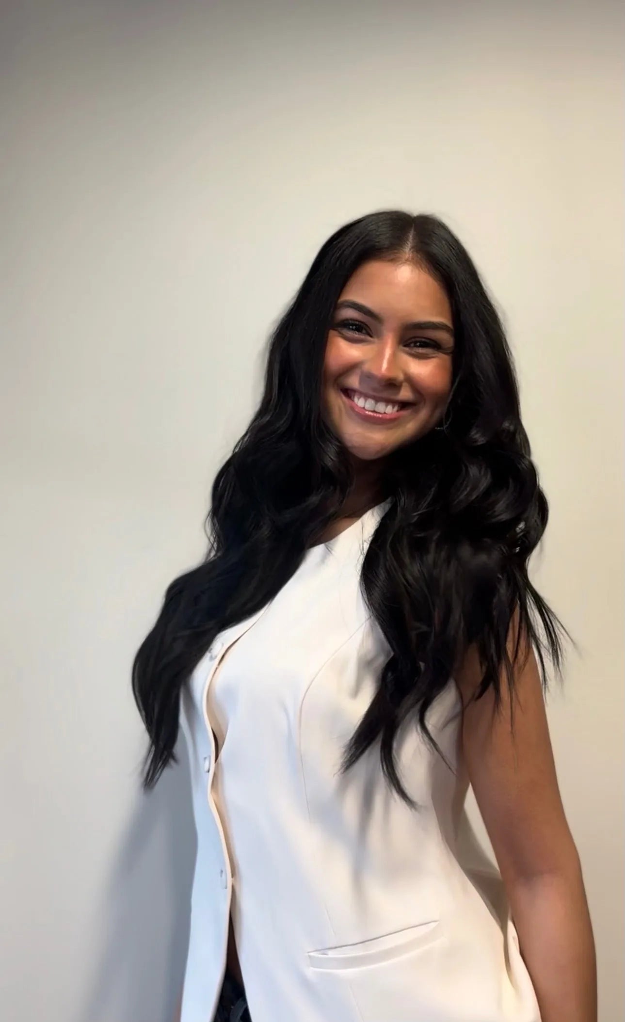 Smiling client with long wavy black Mago Method extensions